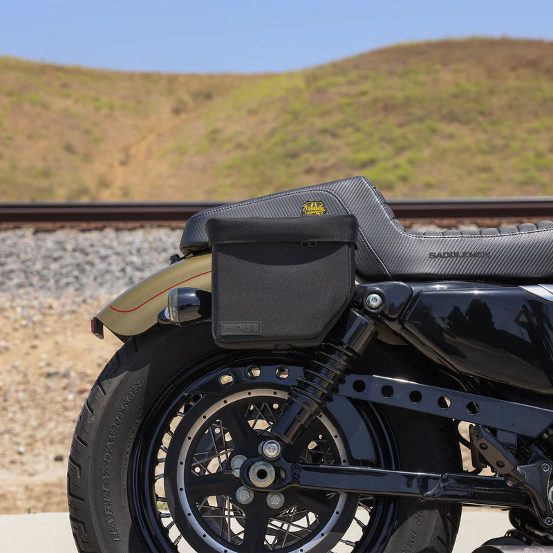 Thrashin Supply Mini Essential 8L Überwurf-Motorrad-Satteltaschen-Set
