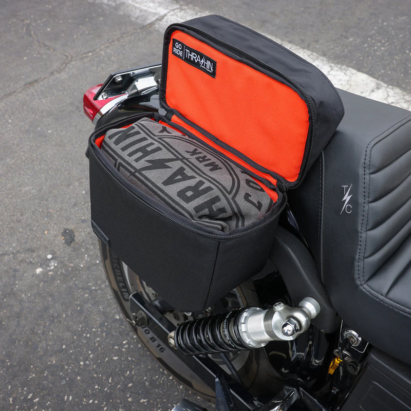 Thrashin Supply Essential Base 10L Überwurf-Motorrad-Satteltaschen-Set