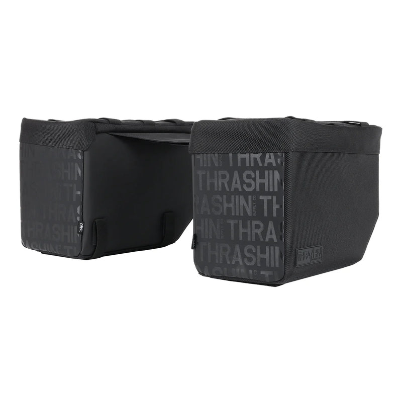 Thrashin Supply Essential Base 10L Überwurf-Motorrad-Satteltaschen-Set