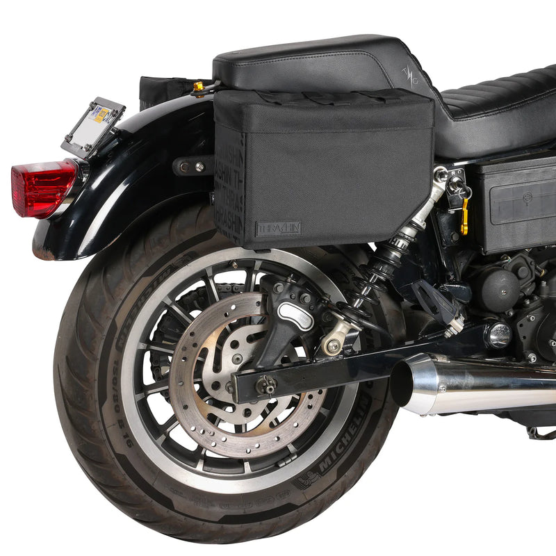 Thrashin Supply Escape Base 18L Überwurf-Motorrad-Satteltaschen-Set