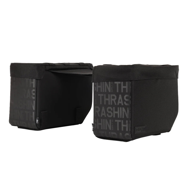 Thrashin Supply Escape Base 18L Überwurf-Motorrad-Satteltaschen-Set