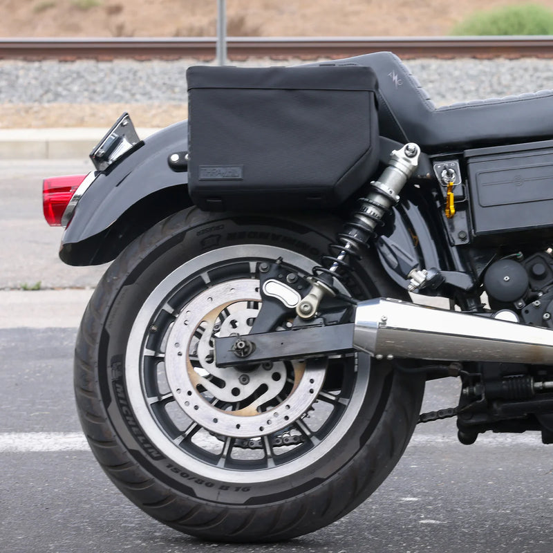 Thrashin Supply Escape Base 18L Überwurf-Motorrad-Satteltaschen-Set